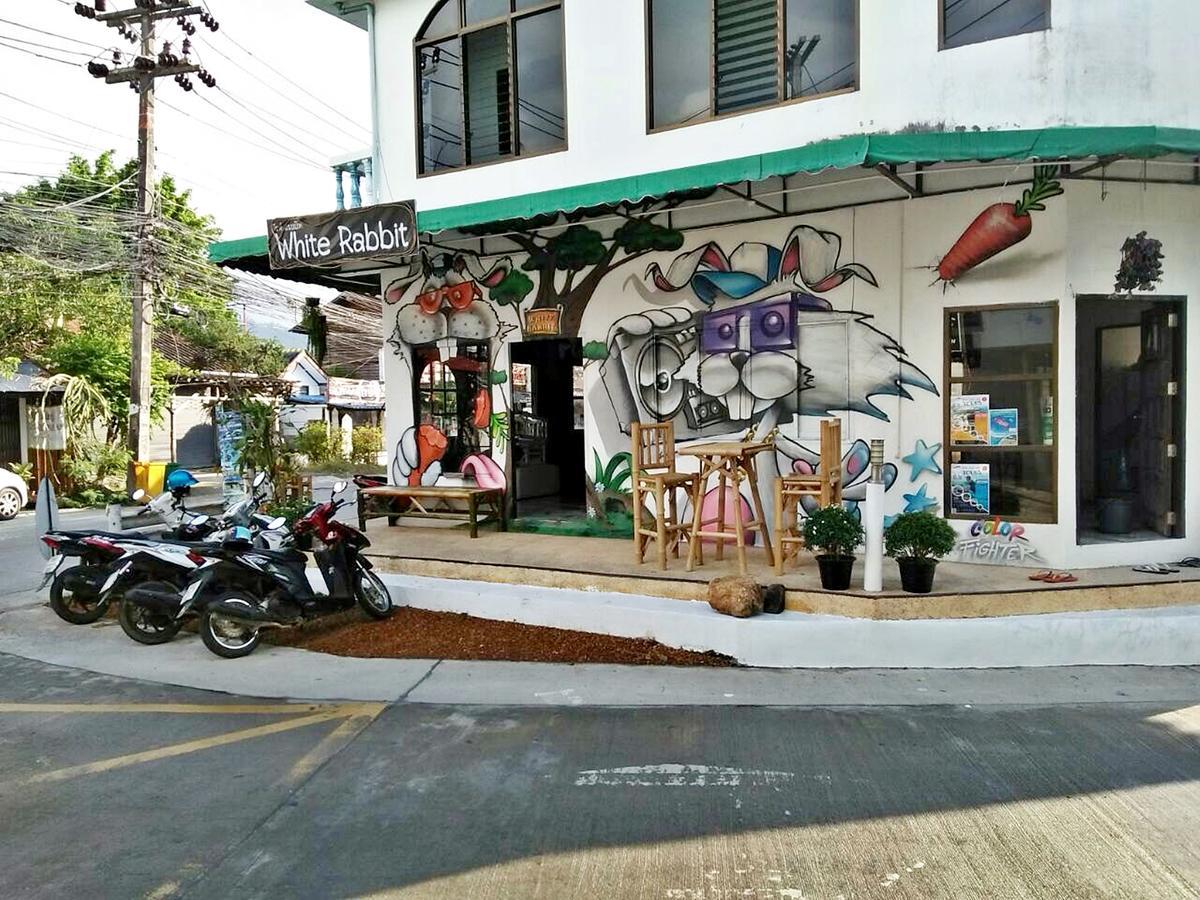 White Rabbit Hostel Baan Khai Exterior photo