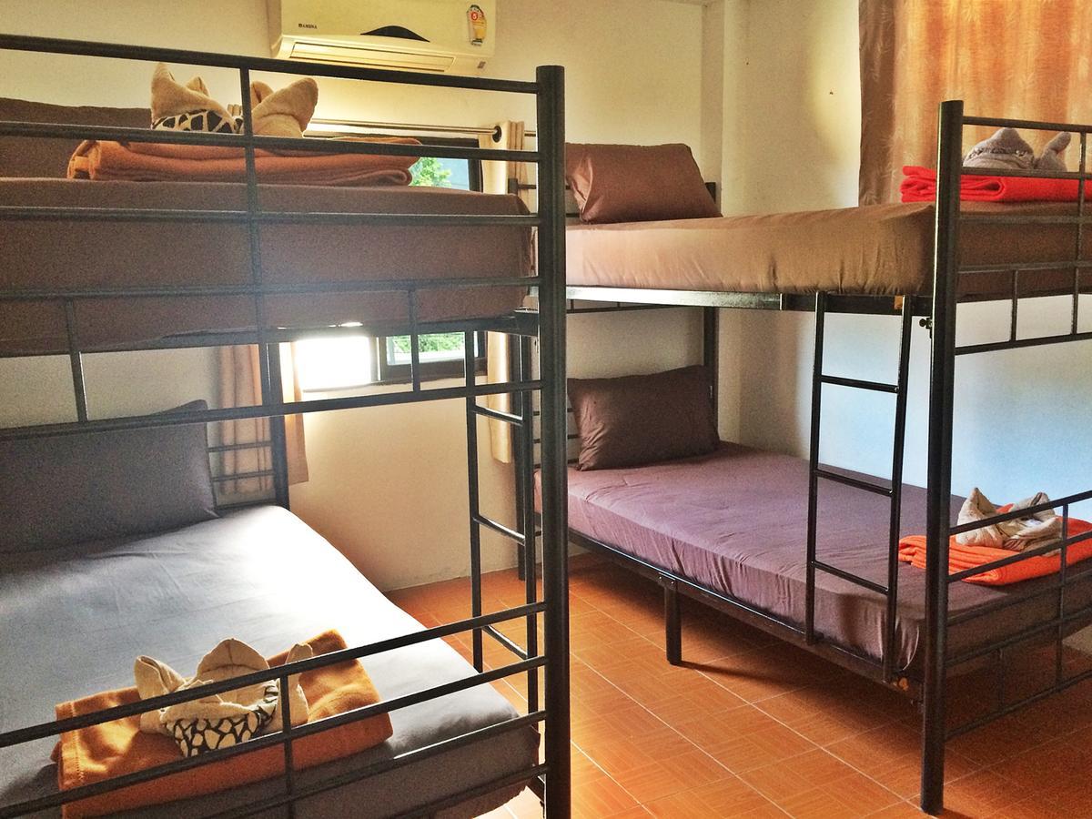 White Rabbit Hostel Baan Khai Exterior photo