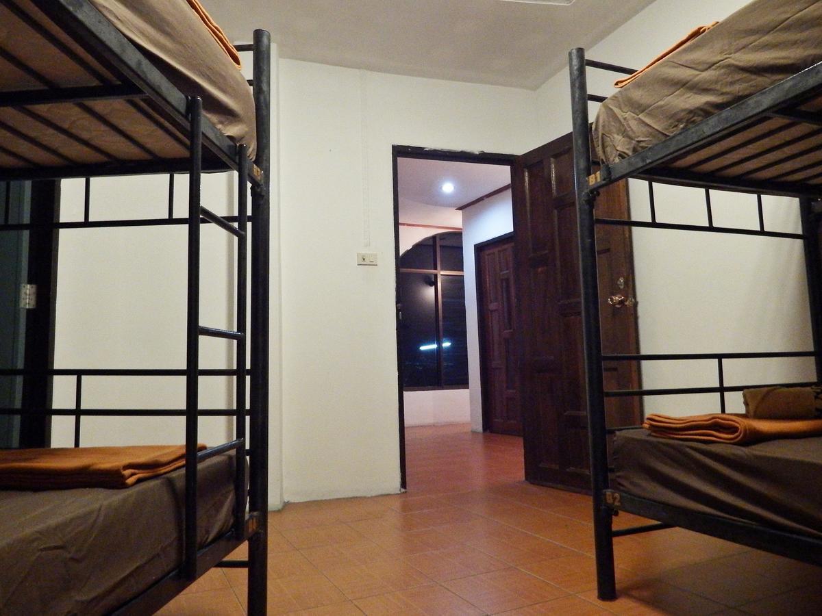 White Rabbit Hostel Baan Khai Room photo